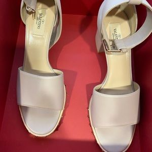 Valentino rockstud sandal. Pale pink. Brand new